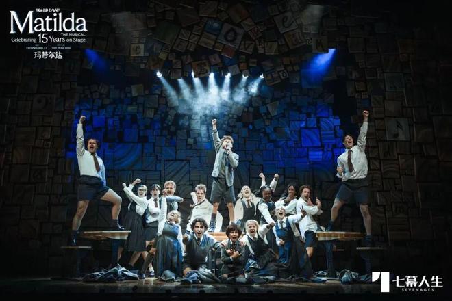 音乐剧凭什么横扫101项国际大奖？新葡京娱乐这部让成年人哭崩的合家欢(图2)