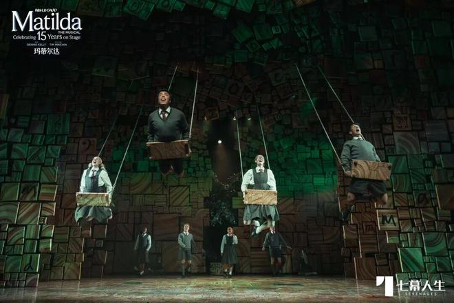 音乐剧凭什么横扫101项国际大奖？新葡京娱乐这部让成年人哭崩的合家欢(图6)