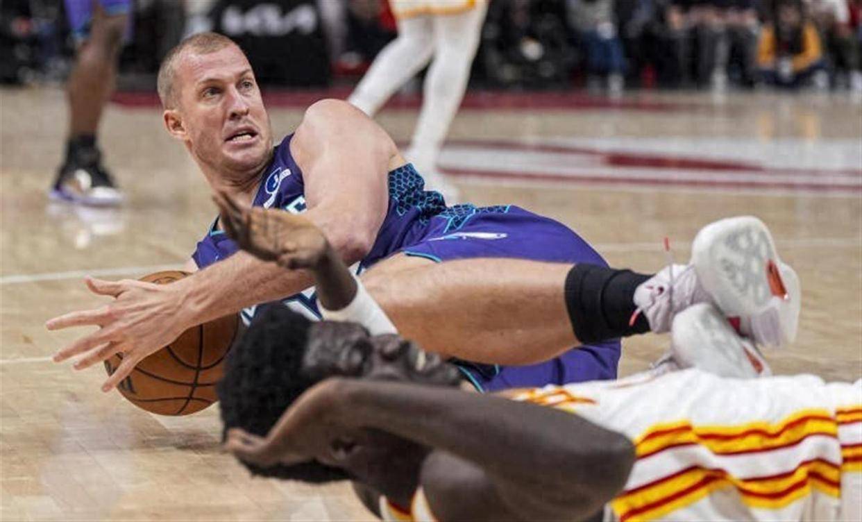 下10天短合同补强内线莱特迎来新机遇新葡京网上赌场宣布！马刺正式出手签(图3)